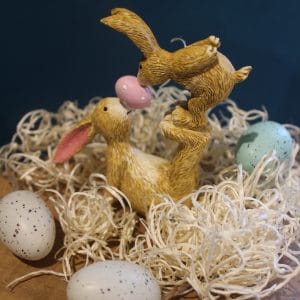 Figurine Maman Lapin et bébé Bisous de Pâques Version rose
